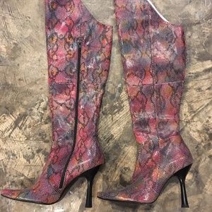 BEBE BOOTS, size 6